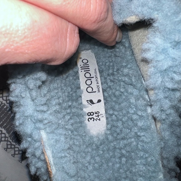 NWT Birkenstock Papillio Blue fuzzy sandals
Size 7 - Picture 4 of 4